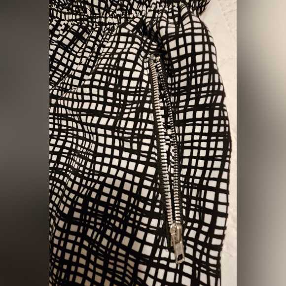 One Clothing Womens Size M Long Sleeve Romper Black V-Neck - Picture 7 of 9